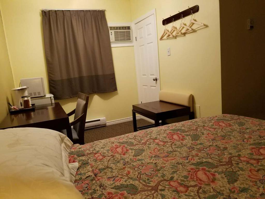7 West Motel Carleton Place Esterno foto